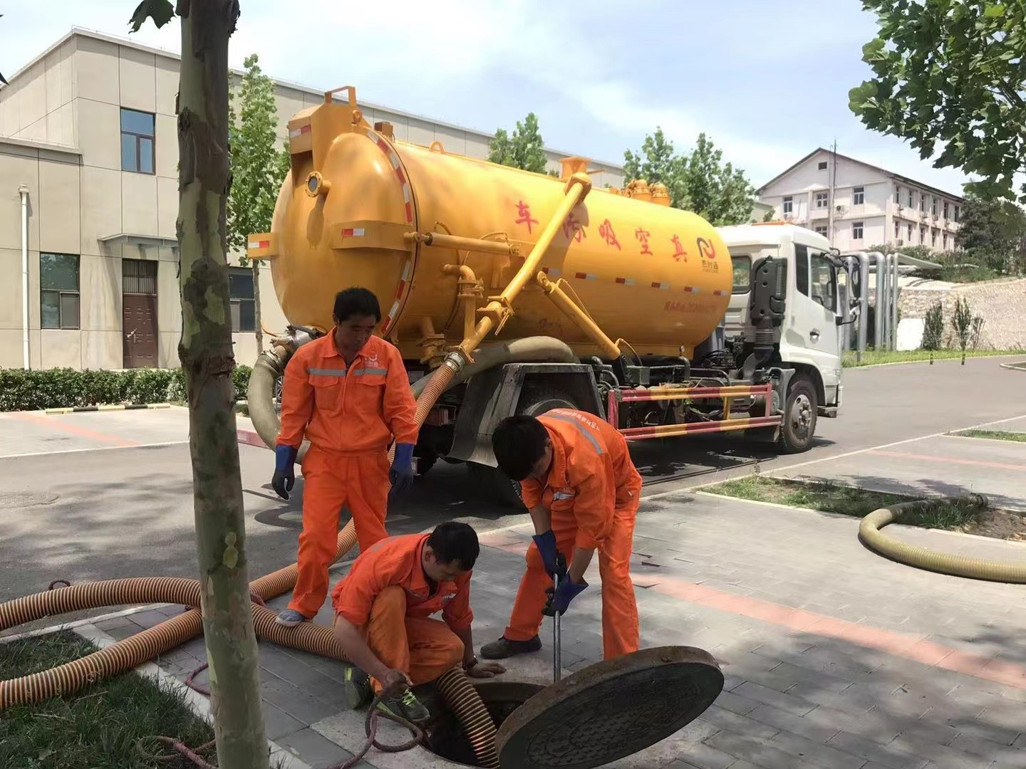镇康化粪池清理与5-8吨吸粪车施工效率分析